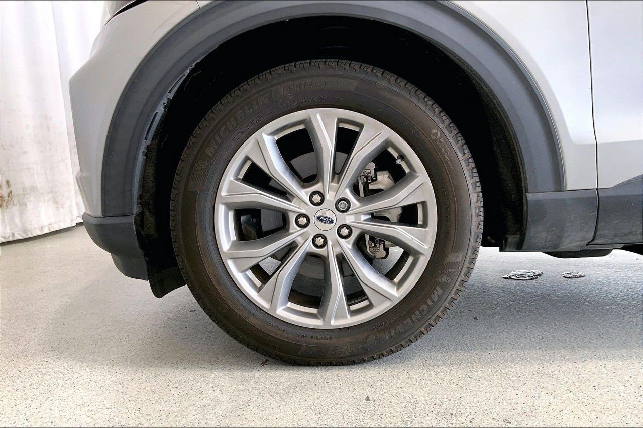Used 2024 Ford Explorer XLT w/ Equipment Group 202A RWD image 6
