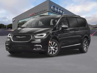 Used 2026 Chrysler Pacifica Limited w/ S Appearance Package