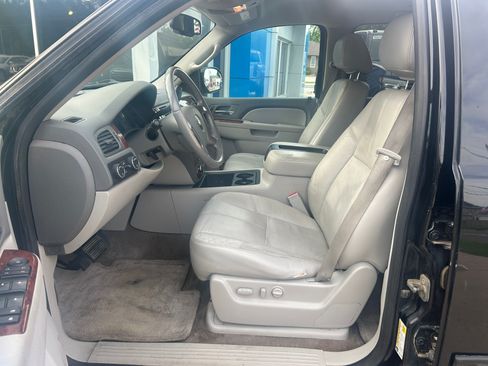 Used 2012 Chevrolet Suburban LT w/ Luxury Package AWD/4WD image 15