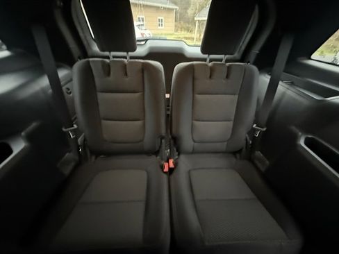 Used 2018 Ford Explorer XLT image 36