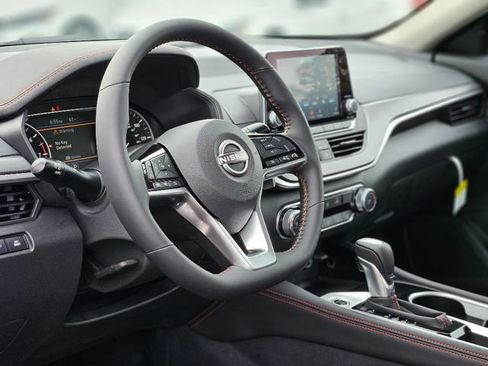New 2025 Nissan Altima 2.5 SR image 11