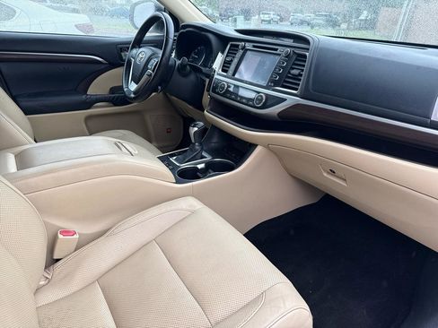 Used 2014 Toyota Highlander Limited Platinum AWD/4WD image 53