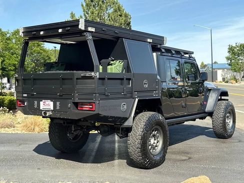 Used 2023 Jeep Gladiator Rubicon w/ Cold Weather Group AWD/4WD image 6