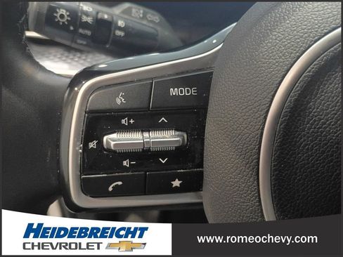 Used 2022 Kia Carnival SX Prestige image 21