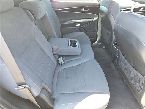 Used 2018 Kia Sorento FWD image 25