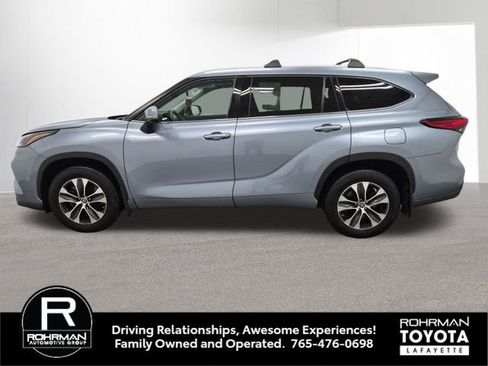 Used 2022 Toyota Highlander XLE image 3