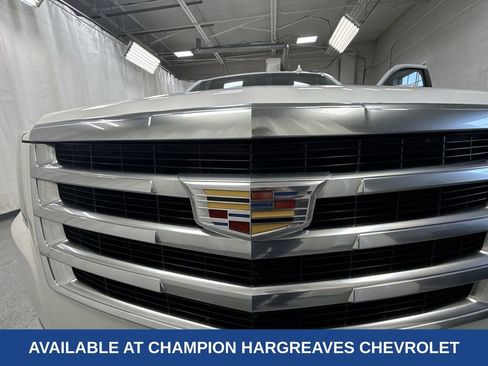 Used 2016 Cadillac Escalade ESV Luxury image 40