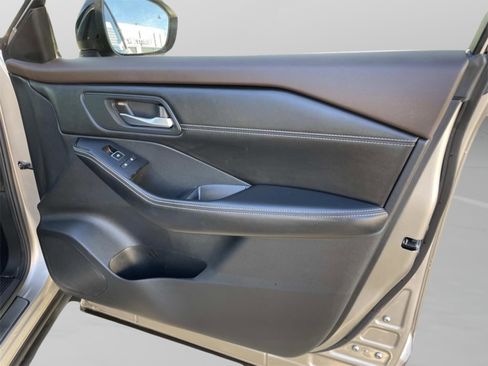 Used 2022 Nissan Rogue SL w/ SL Premium Package image 27