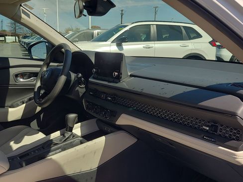 Certified 2025 Honda Accord SE image 19