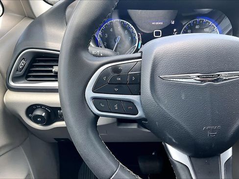 Used 2023 Chrysler Pacifica Touring-L FWD image 24