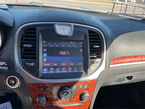 Used 2014 Chrysler 300 image 13