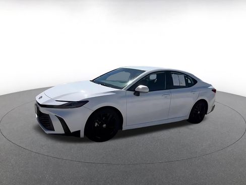 Used 2025 Toyota Camry SE FWD image 8