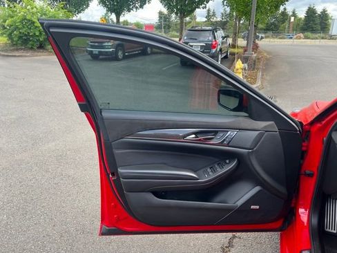 Used 2019 Cadillac CTS V w/ Luxury Package RWD image 21