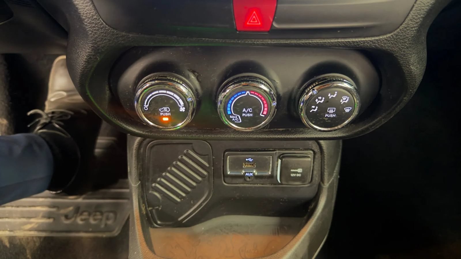 Used 2016 Jeep Renegade 75th Anniversary FWD image 8
