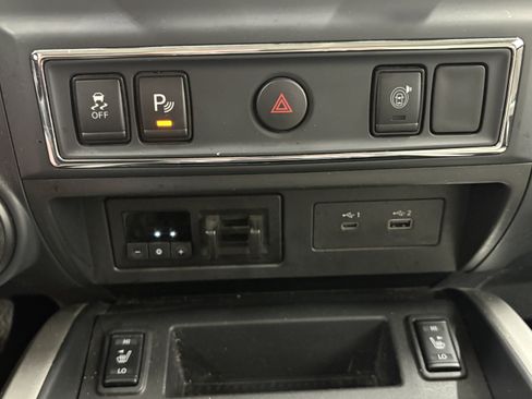 Used 2024 Nissan Titan SV w/ SV Convenience Package AWD/4WD image 18