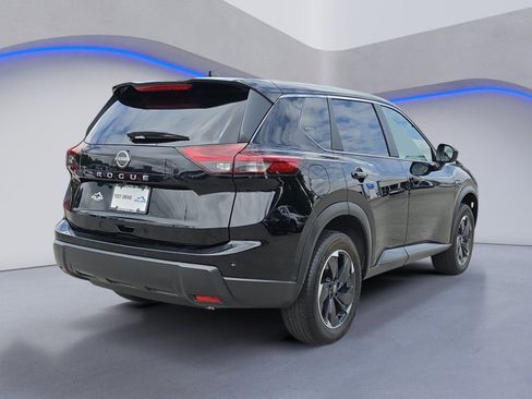 Used 2025 Nissan Rogue SV FWD image 6