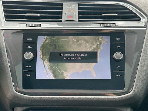 Used 2020 Volkswagen Tiguan SEL image 13