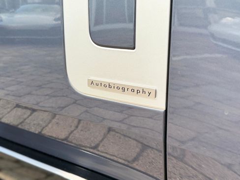 Used 2024 Land Rover Range Rover Long Wheelbase Autobiography image 10