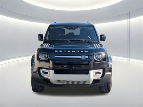 Used 2025 Land Rover Defender 90 S image 3