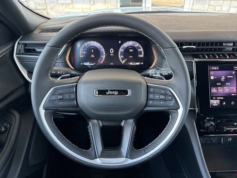 New 2025 Jeep Grand Cherokee L Altitude image 22