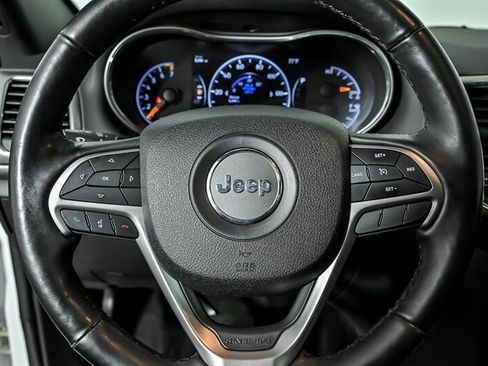 Used 2018 Jeep Grand Cherokee Altitude AWD/4WD image 24