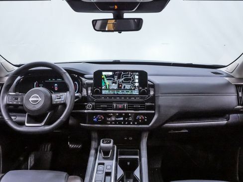 Used 2024 Nissan Pathfinder Platinum w/ Cargo Package image 17