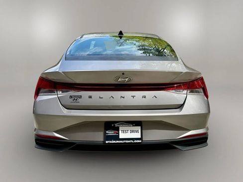 Used 2022 Hyundai Elantra SEL FWD image 4