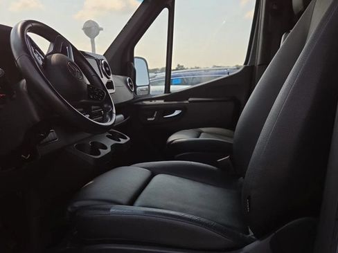Used 2022 Mercedes-Benz Sprinter 2500 image 3