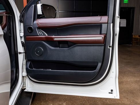 Used 2022 Ford Expedition Max Limited image 34