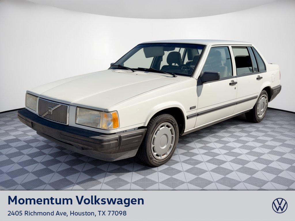 Used 1994 Volvo 940 Sedan RWD image 1