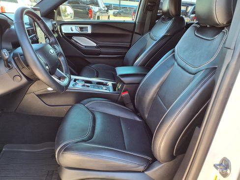 Used 2020 Ford Explorer ST w/ Premium Technology Package image 15