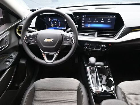 Used 2024 Chevrolet Trax LT w/ Driver Confidence Package image 27