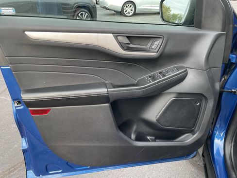 Used 2022 Ford Escape SE w/ Cold Weather Package image 11