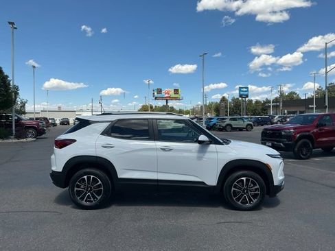 New 2026 Chevrolet TrailBlazer LT w/ LT Cold Weather Package AWD/4WD image 2