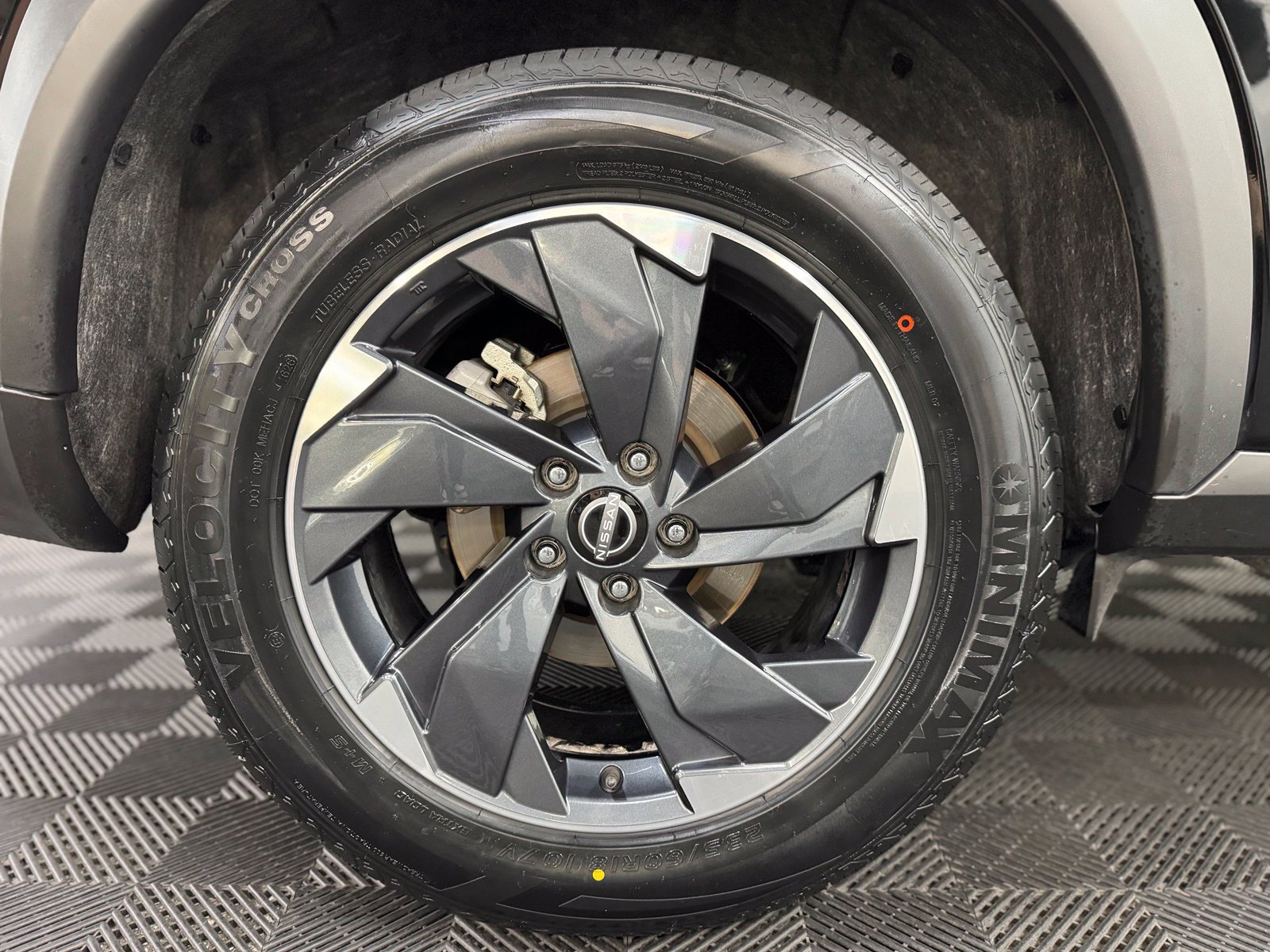 Certified 2025 Nissan Rogue SV AWD/4WD image 12