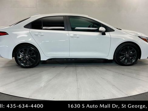 Used 2025 Toyota Corolla SE FWD image 6