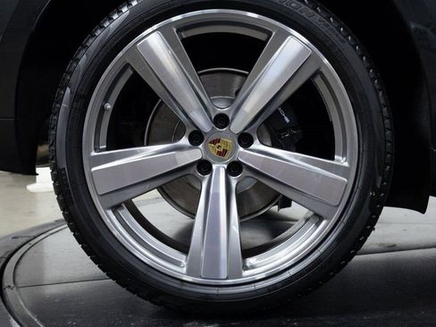 Certified 2025 Porsche Macan image 23