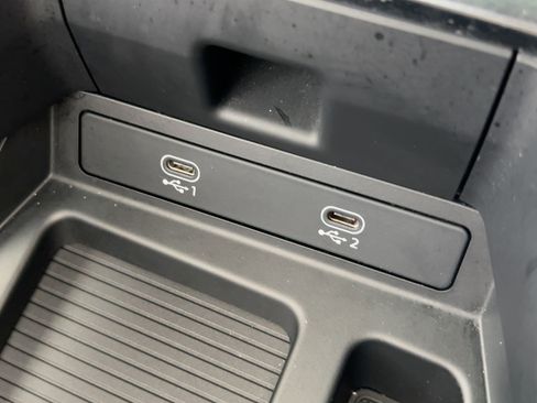 Used 2022 Audi e-tron Premium Plus w/ Premium Plus Package image 36