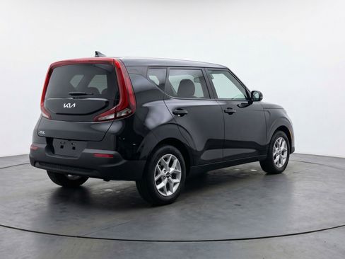 Used 2025 Kia Soul LX w/ LX Technology Package FWD image 9