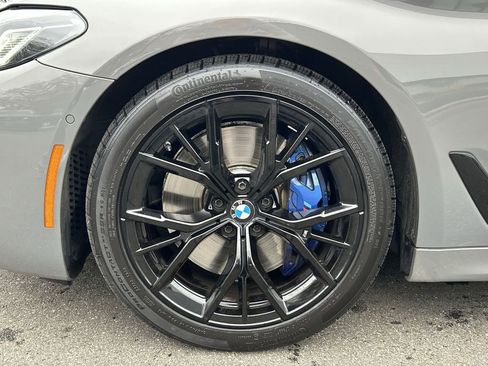Used 2022 BMW M550i xDrive w/ Executive Package image 10