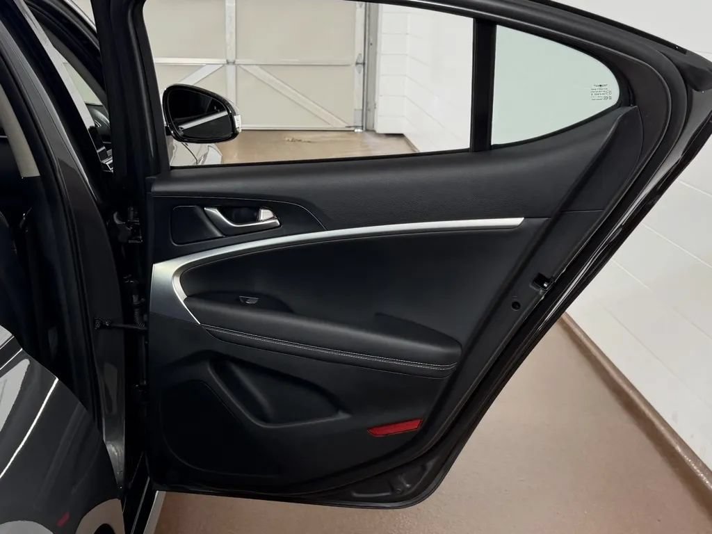 Used 2021 Genesis G70 2.0T AWD/4WD image 31