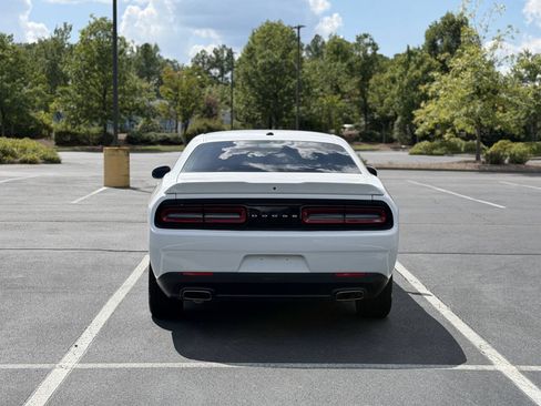 Used 2019 Dodge Challenger SXT RWD image 5