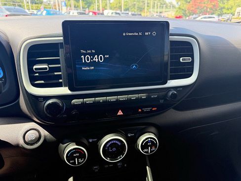 Used 2025 Hyundai Venue Limited FWD image 24