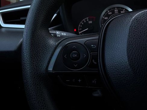 Used 2020 Toyota Corolla LE FWD image 37