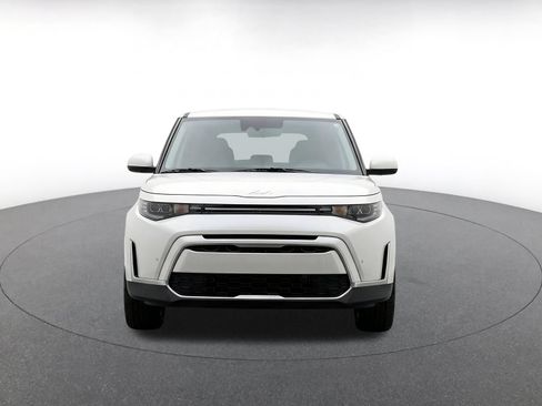 Used 2025 Kia Soul LX w/ LX Technology Package FWD image 2