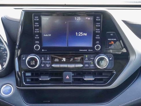 Used 2021 Toyota Highlander XLE image 10