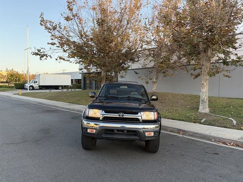 Used 2002 Toyota 4Runner SR5 w/ Leather Trim Pkg AWD/4WD image 3