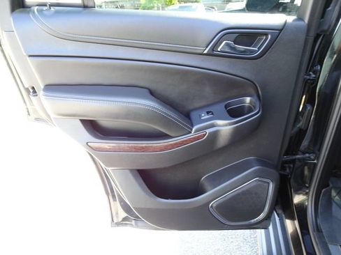 Used 2019 GMC Yukon SLT w/ Graphite Performance Edition RWD image 16