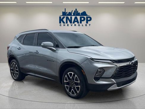 Used 2025 Chevrolet Blazer RS FWD image 3