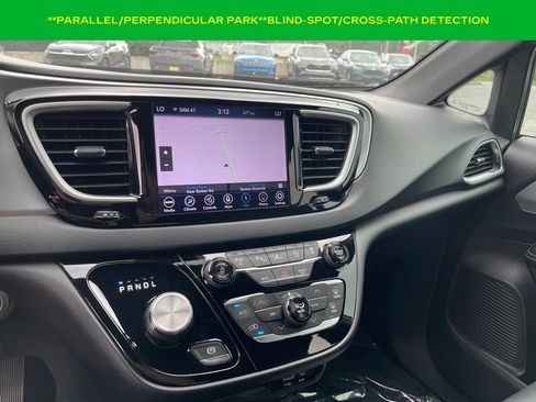 Used 2020 Chrysler Pacifica Touring-L Plus FWD image 14